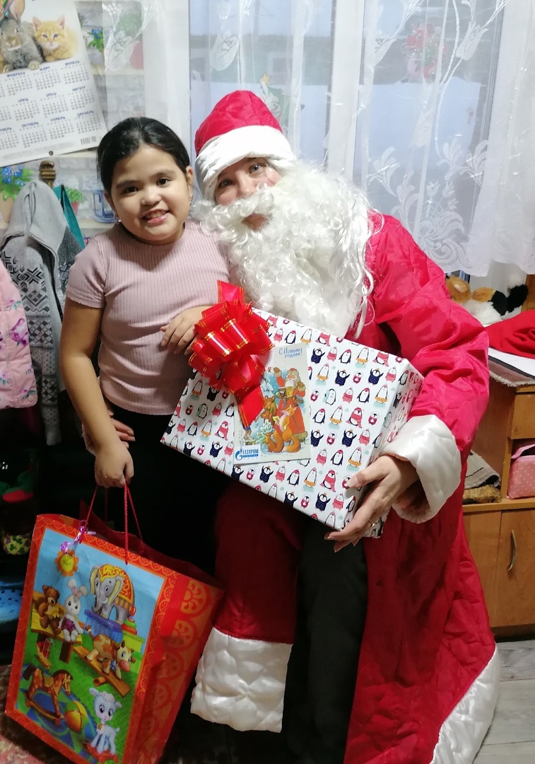 «В дом стучится Дед Мороз»