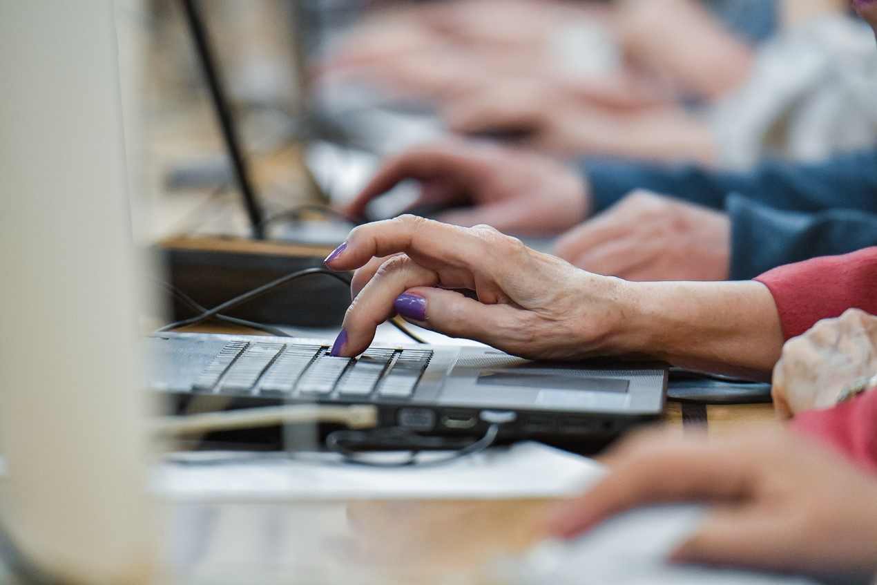  В целях популяризации среди людей старшего поколения движения по овладению информационными технологиями ООО «Союз пенсионеров России» при поддержке Министерства труда и социальной защиты России ежегодно организует Всероссийский чемпионат по компьютерному